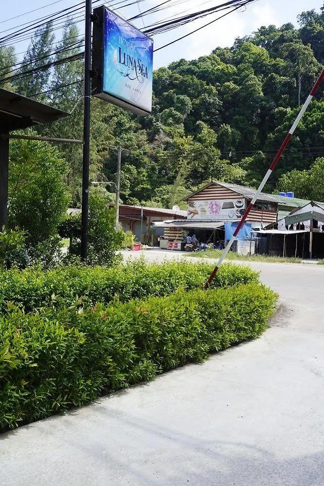 Na Vela Village Ko Lanta Semesteranläggning (resort)