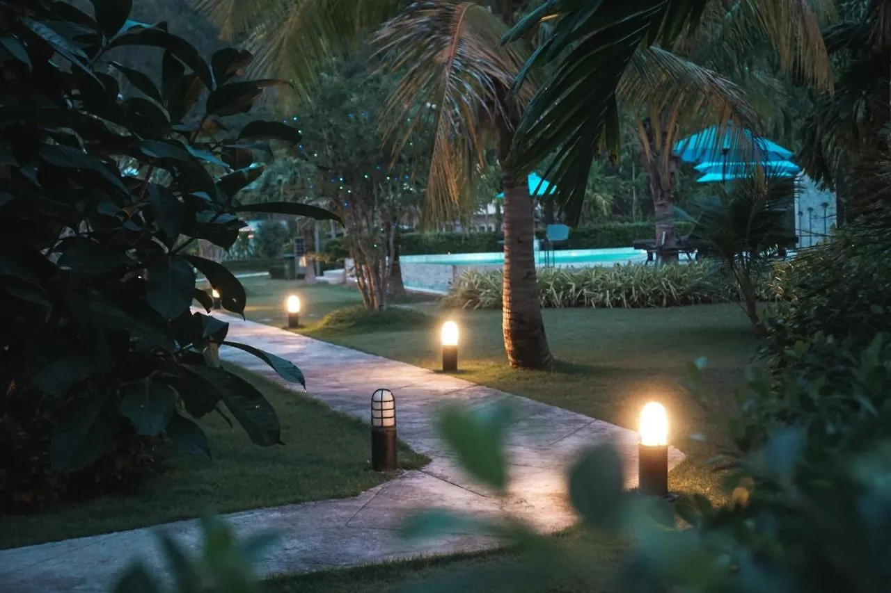 Na Vela Village Ko Lanta Semesteranläggning (resort)